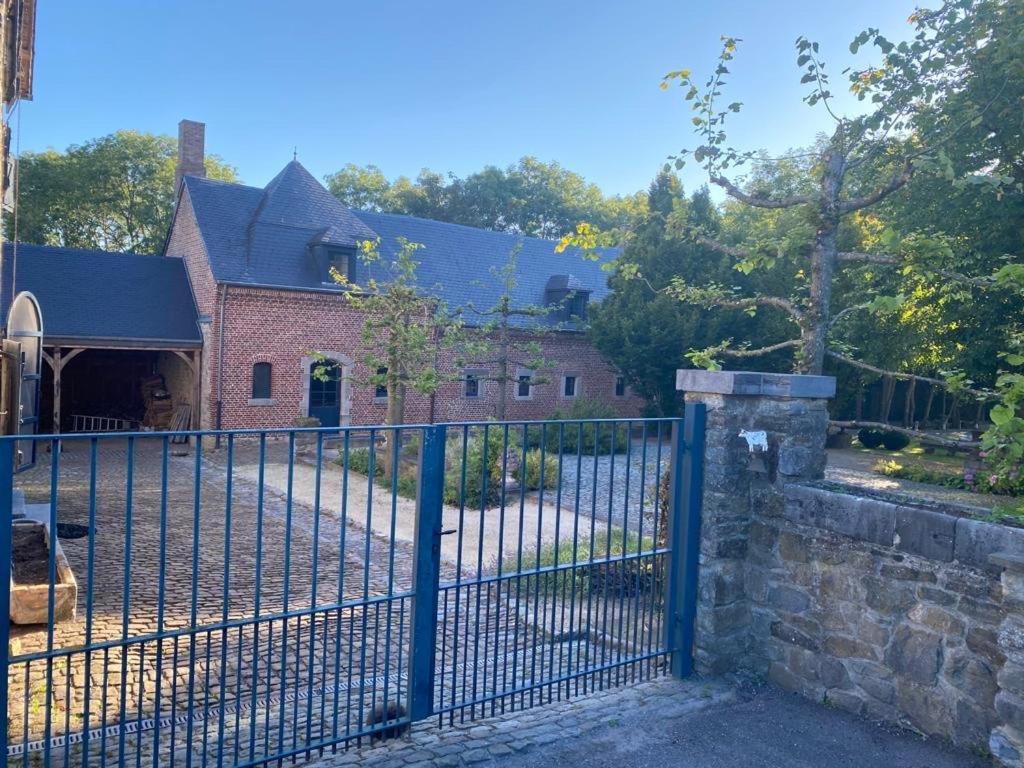 Les Confidences De Messire Sanglier, Stylished Guest Houses Beauraing Exterior foto