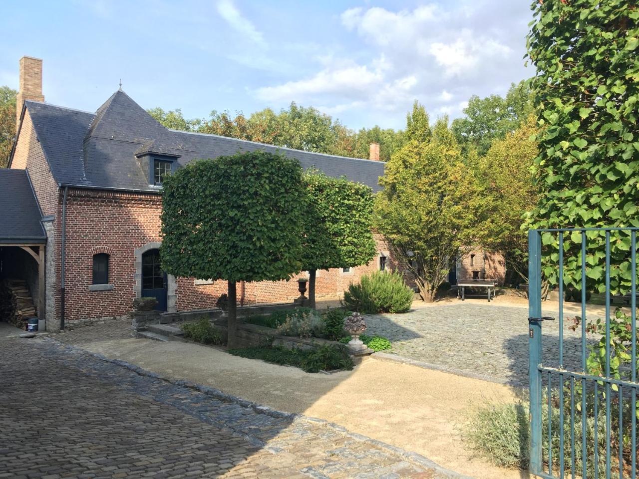 Les Confidences De Messire Sanglier, Stylished Guest Houses Beauraing Exterior foto